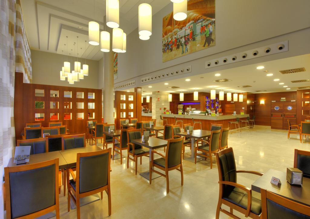 Avant Aeropuerto Torrejón de Ardoz Restaurant foto